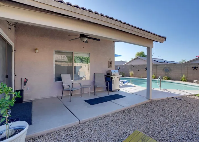 Holiday home 3 Mi To Stadium! Retreat W/ Putting