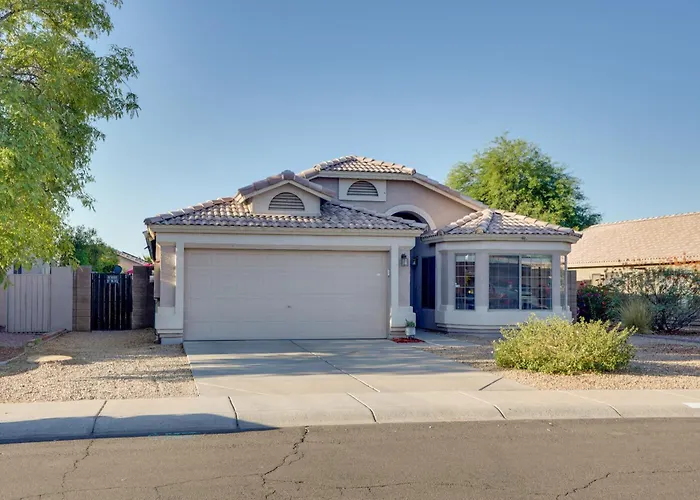 Holiday home 3 Mi To Stadium! Retreat W/ Putting