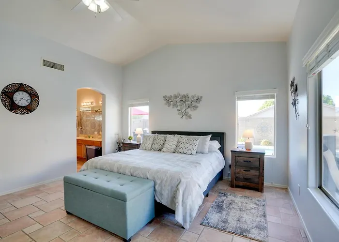 Holiday home 3 Mi To Stadium! Retreat W/ Putting Surprise