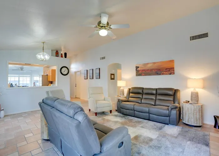 3 Mi To Stadium! Retreat W/ Putting Holiday home