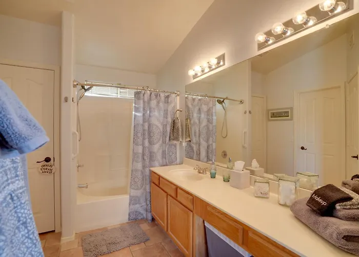 Holiday home 3 Mi To Stadium! Retreat W/ Putting Surprise