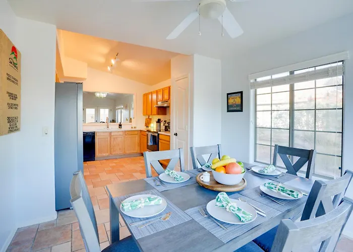 3 Mi To Stadium! Retreat W/ Putting Holiday home Surprise